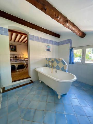 Authentique,bastide en pierres du XVIIIe siècle rénovée