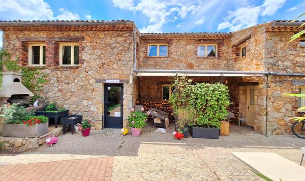 Authentique,bastide en pierres du XVIIIe siècle rénovée