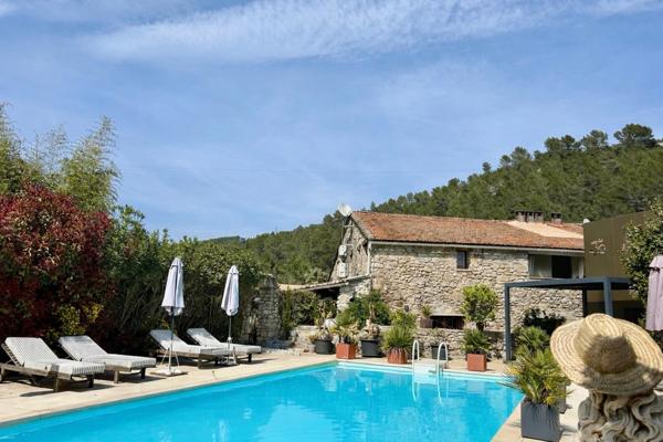 Authentique,bastide en pierres du XVIIIe siècle rénovée