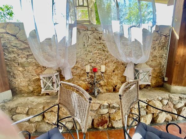 Authentique,bastide en pierres du XVIIIe siècle rénovée