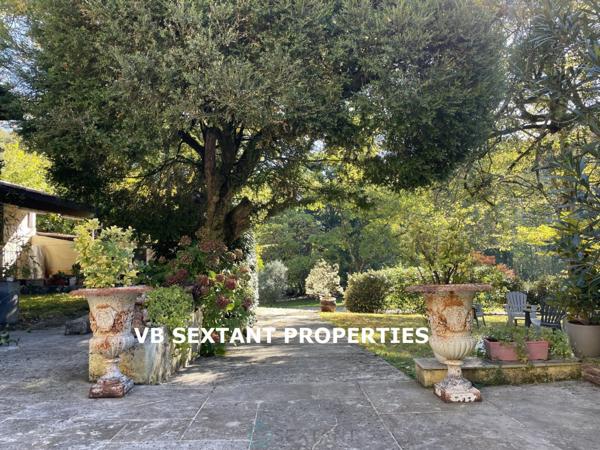 Aux portes de Bordeaux, propriété de charme avec belle demeure et dépendances dans un magnifique parc arboré