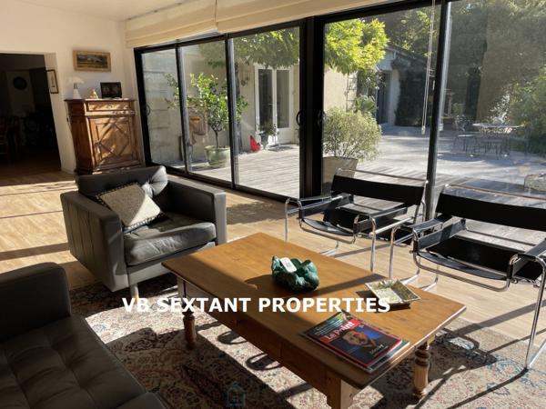 Aux portes de Bordeaux, propriété de charme avec belle demeure et dépendances dans un magnifique parc arboré