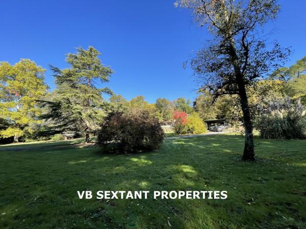 Aux portes de Bordeaux, propriété de charme avec belle demeure et dépendances dans un magnifique parc arboré