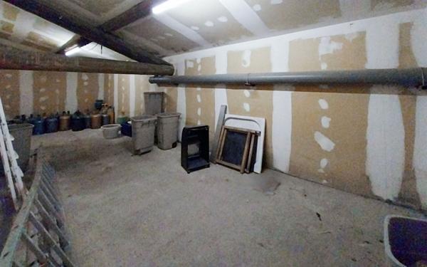 Maison à vendre    2 pièces • 380 m2 Marseillan