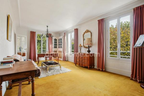 Élégante maison de maître sur 1 052 m² de terrain – À deux pas du lac d’Enghien