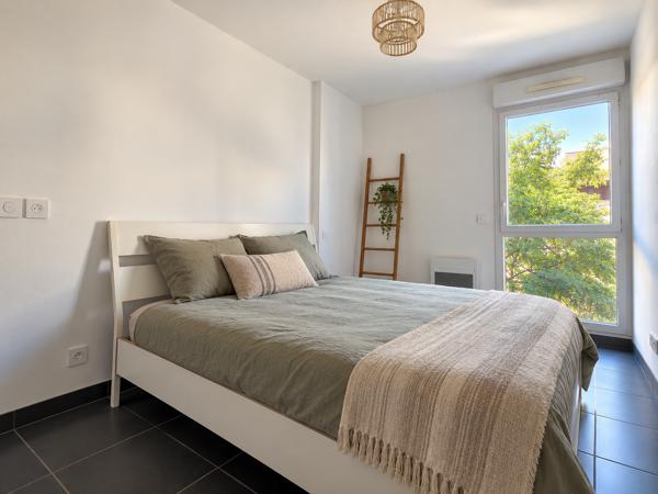 Appartement
         2 pièces
        - 45 m² Exclusivité 164 000 € *