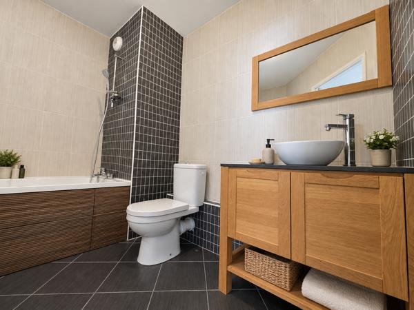 Appartement
         2 pièces
        - 45 m² Exclusivité 164 000 € *