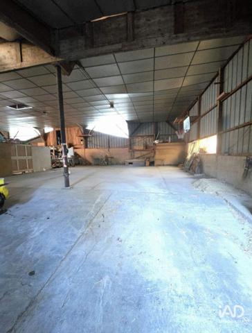 Location parking 275 m² Essarts-en-Bocage