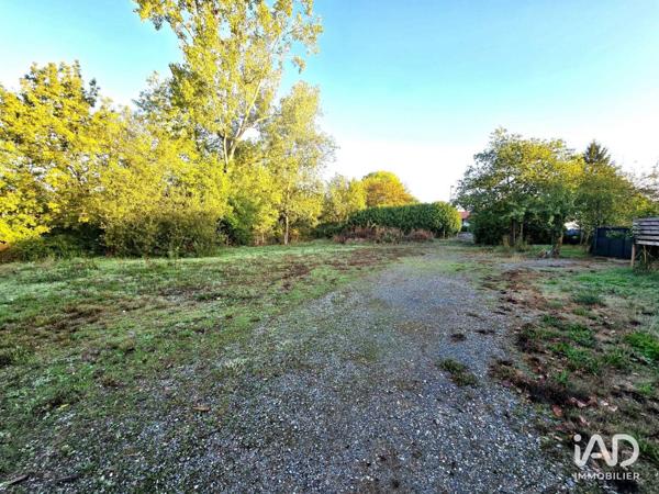 Location parking 275 m² Essarts-en-Bocage