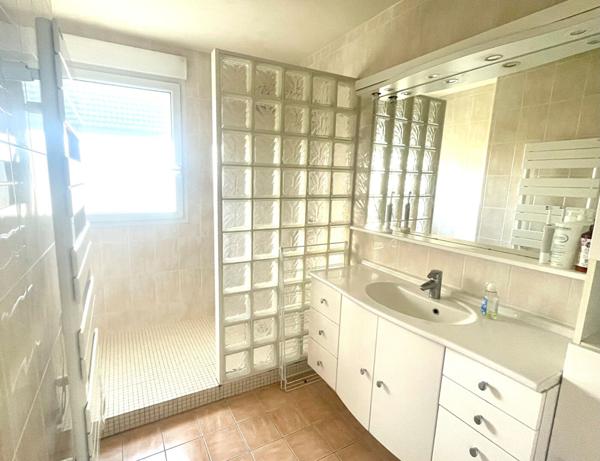 QUARTIER CENTRE VILLE - LUMINEUX T3 - JARDIN ET PARKING