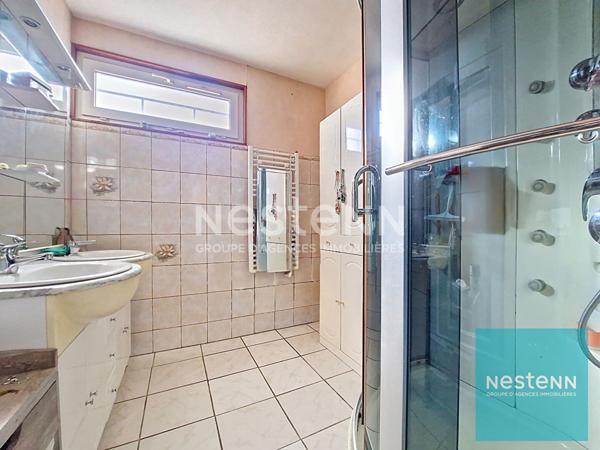 Maison avec 4 chambres en très bon état sur un terrain de plus de 1000 m² à Saint Germain Laval