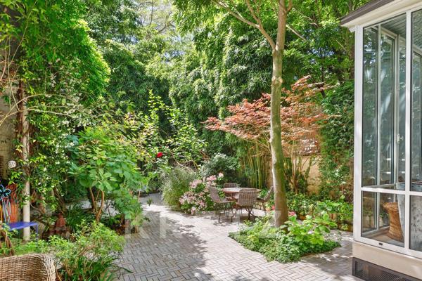 Hotel Particulier familial avec grand jardin dans le quartier des Ternes