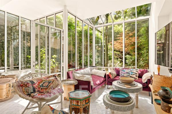 Hotel Particulier familial avec grand jardin dans le quartier des Ternes