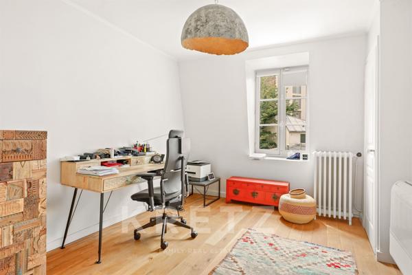 Hotel Particulier familial avec grand jardin dans le quartier des Ternes
