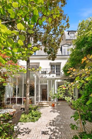Hotel Particulier familial avec grand jardin dans le quartier des Ternes