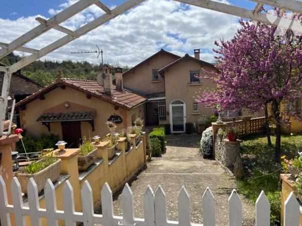 A VENDRE SUD AVEYRON, Sur la Commune de NANT (12), dans un petit hameau à 3 kilomètres du villa...