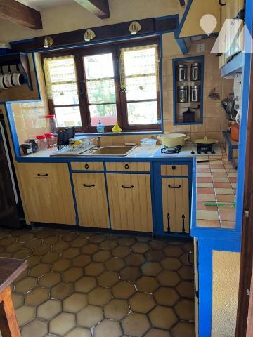 A VENDRE SUD AVEYRON, Sur la Commune de NANT (12), dans un petit hameau à 3 kilomètres du villa...