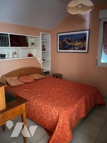 A VENDRE SUD AVEYRON, Sur la Commune de NANT (12), dans un petit hameau à 3 kilomètres du villa...