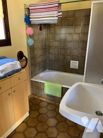 A VENDRE SUD AVEYRON, Sur la Commune de NANT (12), dans un petit hameau à 3 kilomètres du villa...