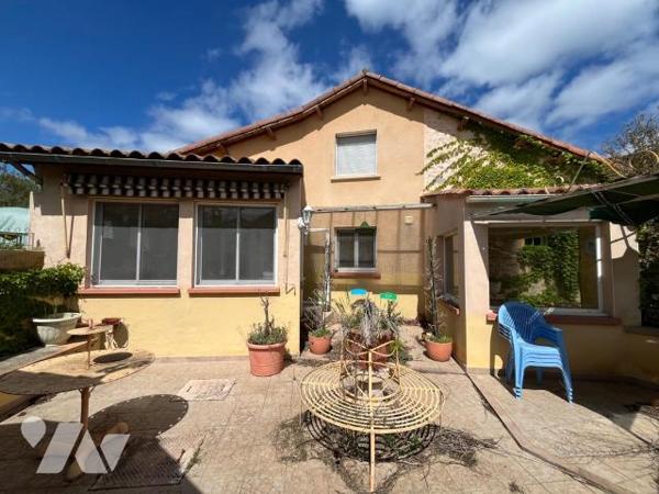 A VENDRE SUD AVEYRON, Sur la Commune de NANT (12), dans un petit hameau à 3 kilomètres du villa...