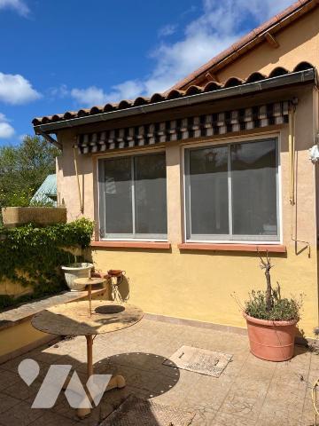 A VENDRE SUD AVEYRON, Sur la Commune de NANT (12), dans un petit hameau à 3 kilomètres du villa...