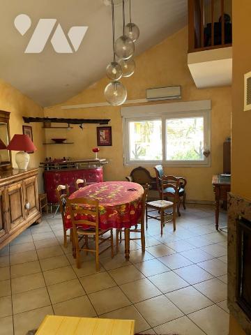 A VENDRE SUD AVEYRON, Sur la Commune de NANT (12), dans un petit hameau à 3 kilomètres du villa...