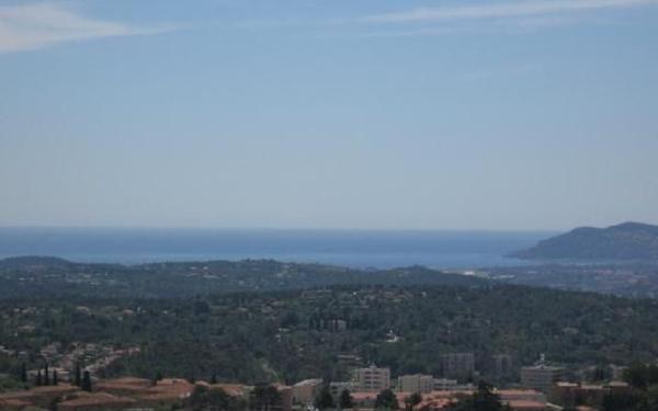 Appartement à louer    1 pièce • 80 m2 Grasse