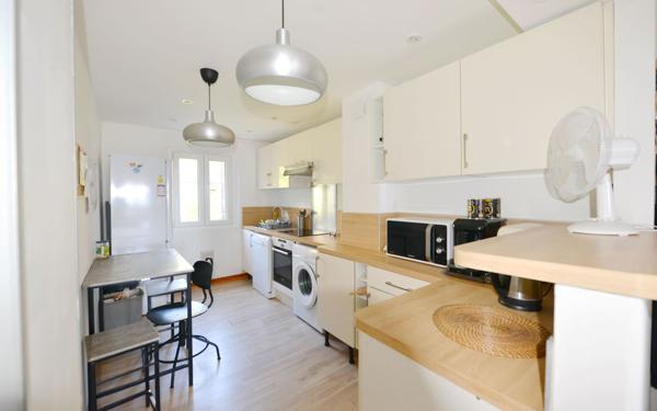 Appartement à louer    1 pièce • 80 m2 Grasse