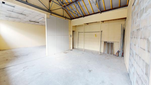 NEUILLY- PLAISANCE, Entrepôt de stockage de 109 m2