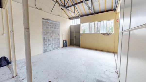 NEUILLY- PLAISANCE, Entrepôt de stockage de 109 m2
