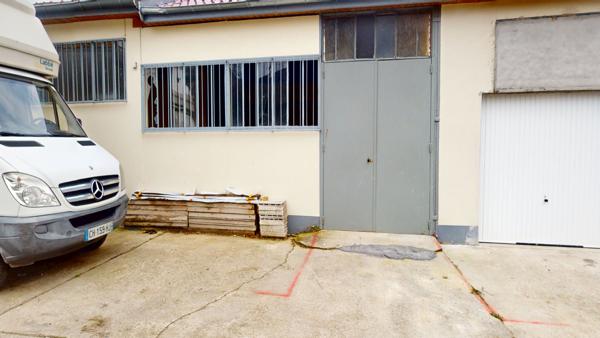 NEUILLY- PLAISANCE, Entrepôt de stockage de 109 m2