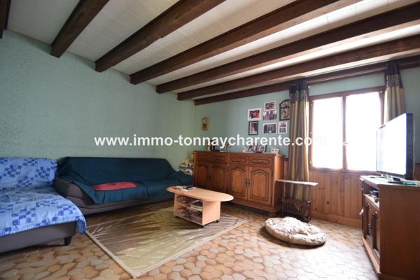 Propriété sur 5400 m² avec dépendances.