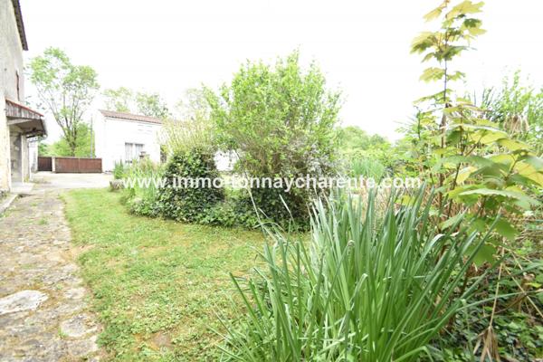 Propriété sur 5400 m² avec dépendances.