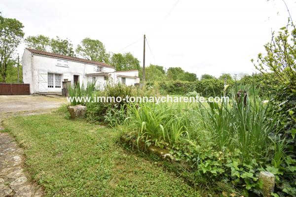 Propriété sur 5400 m² avec dépendances.