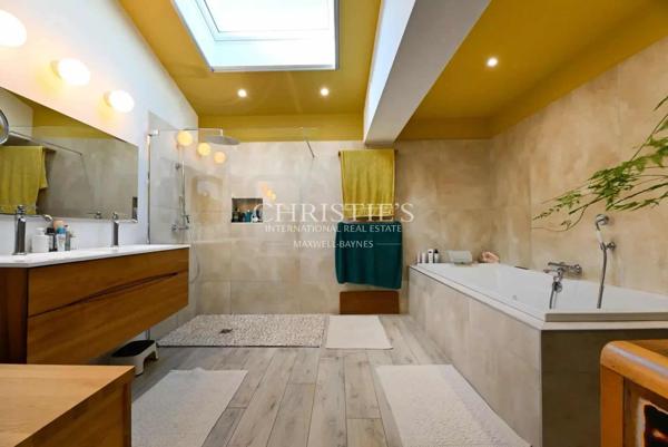 Quartier La Genette – Villa exceptionnelle avec immeuble locatif