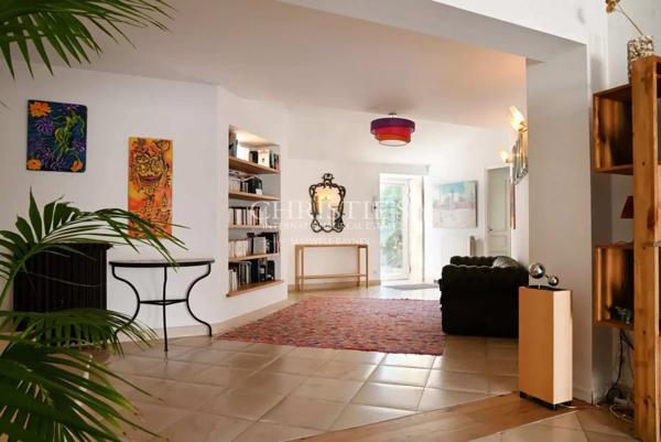 Quartier La Genette – Villa exceptionnelle avec immeuble locatif