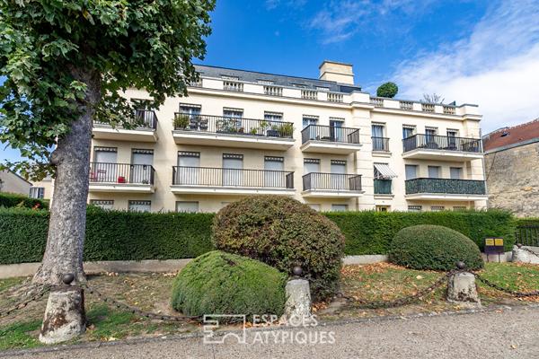 Elégant appartement rénové dans résidence emblématique avec terrasse arborée à Chantilly