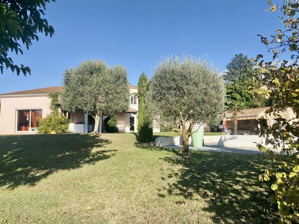 Tain-l'Hermitage (26600) Maison 220 m² avec 2200 m² terrain avec piscine - 5 min de Tain l'Hermitage