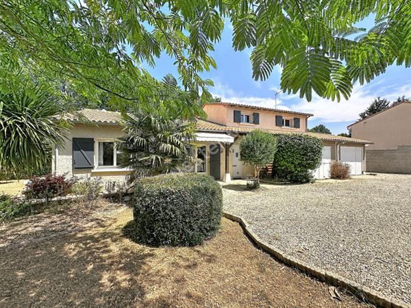 Magnifique maison 7 pièces avec jardin et garage à Nouaillé Maupertuis