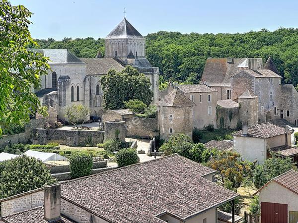 Magnifique maison 7 pièces avec jardin et garage à Nouaillé Maupertuis