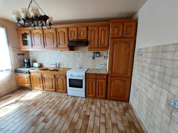 Bray sur Seine, maison 3 chambres avec sous-sol total et Piscine