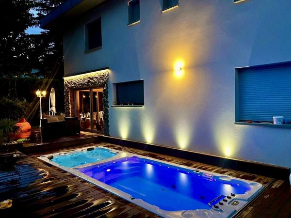 SEVRIER récente maison contemporaine à 50m du Lac