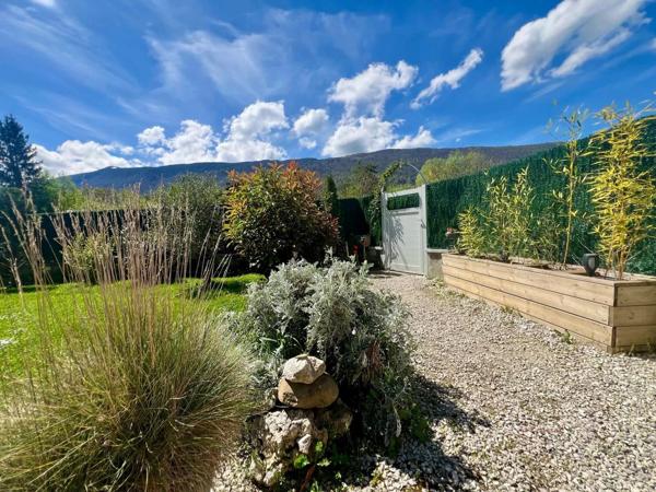 SEVRIER récente maison contemporaine à 50m du Lac