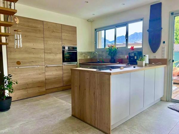 SEVRIER récente maison contemporaine à 50m du Lac