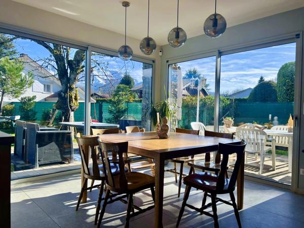 SEVRIER récente maison contemporaine à 50m du Lac