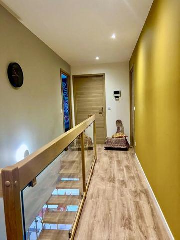 SEVRIER récente maison contemporaine à 50m du Lac