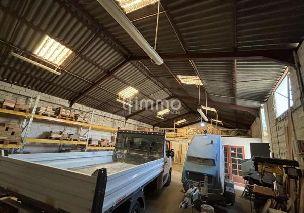 hangar et locaux commerciaux vide