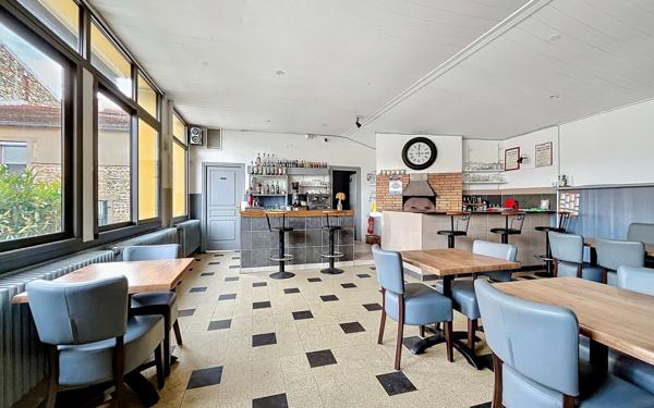 Immeuble à vendre    2 pièces •  Saint-Uze