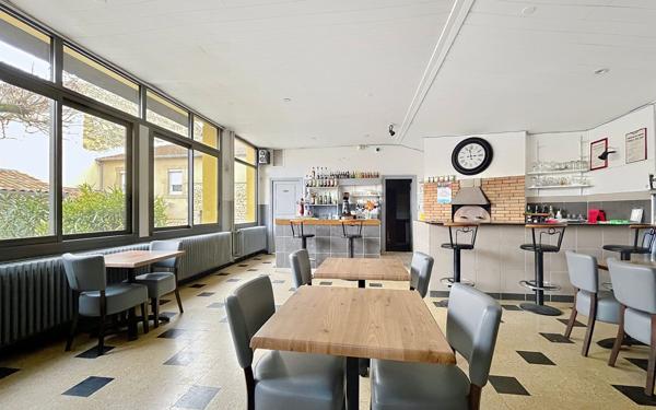 Immeuble à vendre    2 pièces •  Saint-Uze