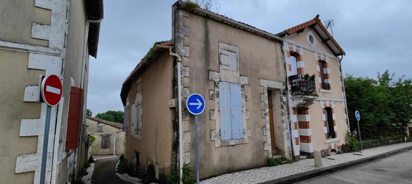 Dpt Charente (16), à vendre SAINT AMANT DE BOIXE maison P3 - Terrain de 130